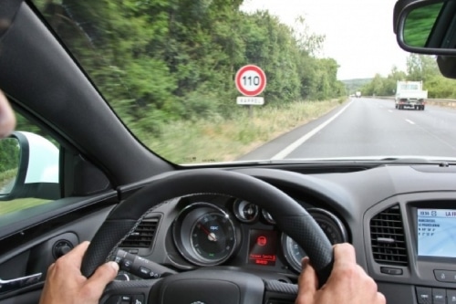 Devrons-nous bientôt fixer une caméra à l’intérieur de notre voiture ?